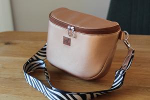 Crossbody ledvinka metalická bronzová