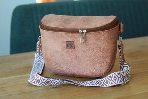 Crossbody ledvinka - hnědý Denver