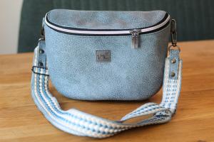 Crossbody ledvinka - modrý Denver
