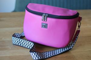 Crossbody ledvinka - růžová